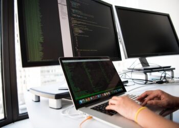 Rapid Crude Oil Fractionation Analysis by an Innovative Multi-Element Scanning Thermal Analysis (MESTA) Method